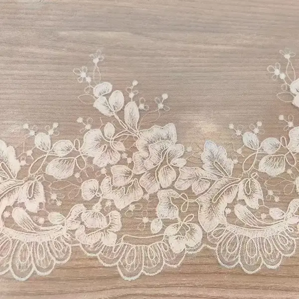 Kadın kıyafetleri için klasik zarif polyester işlemeli dantel